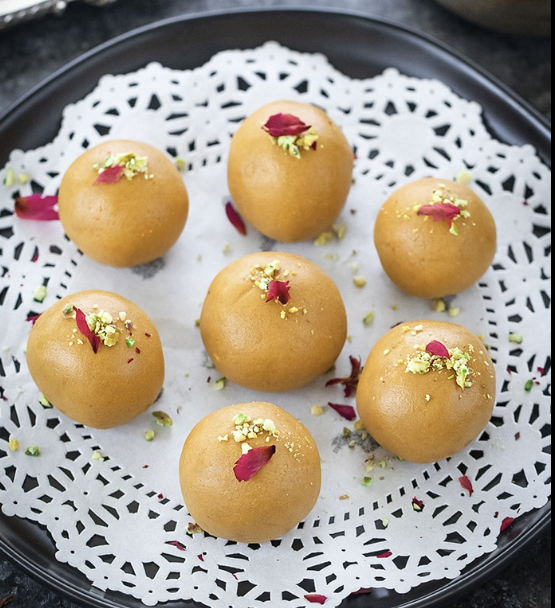 Besan ladoo